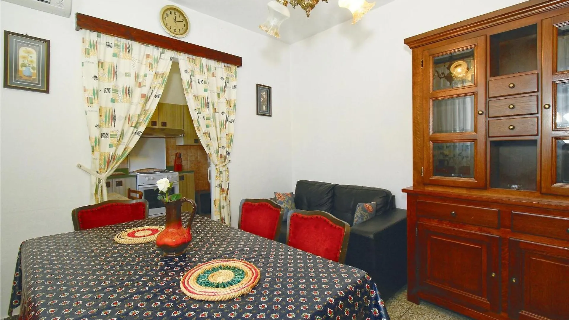 2 Bedroom Beautiful Apartment In Poreč Kroatië