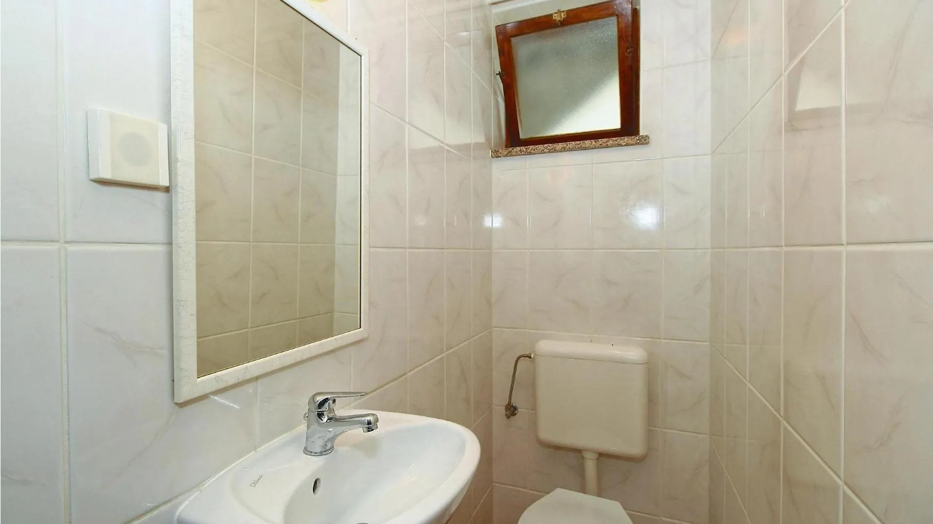 2 Bedroom Beautiful Apartment In Poreč 0*,