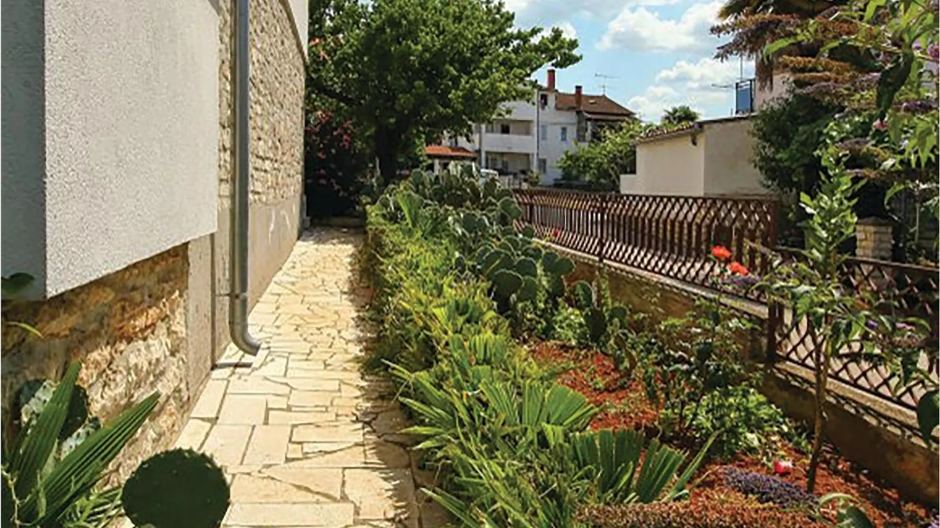 2 Bedroom Beautiful Apartment In Poreč