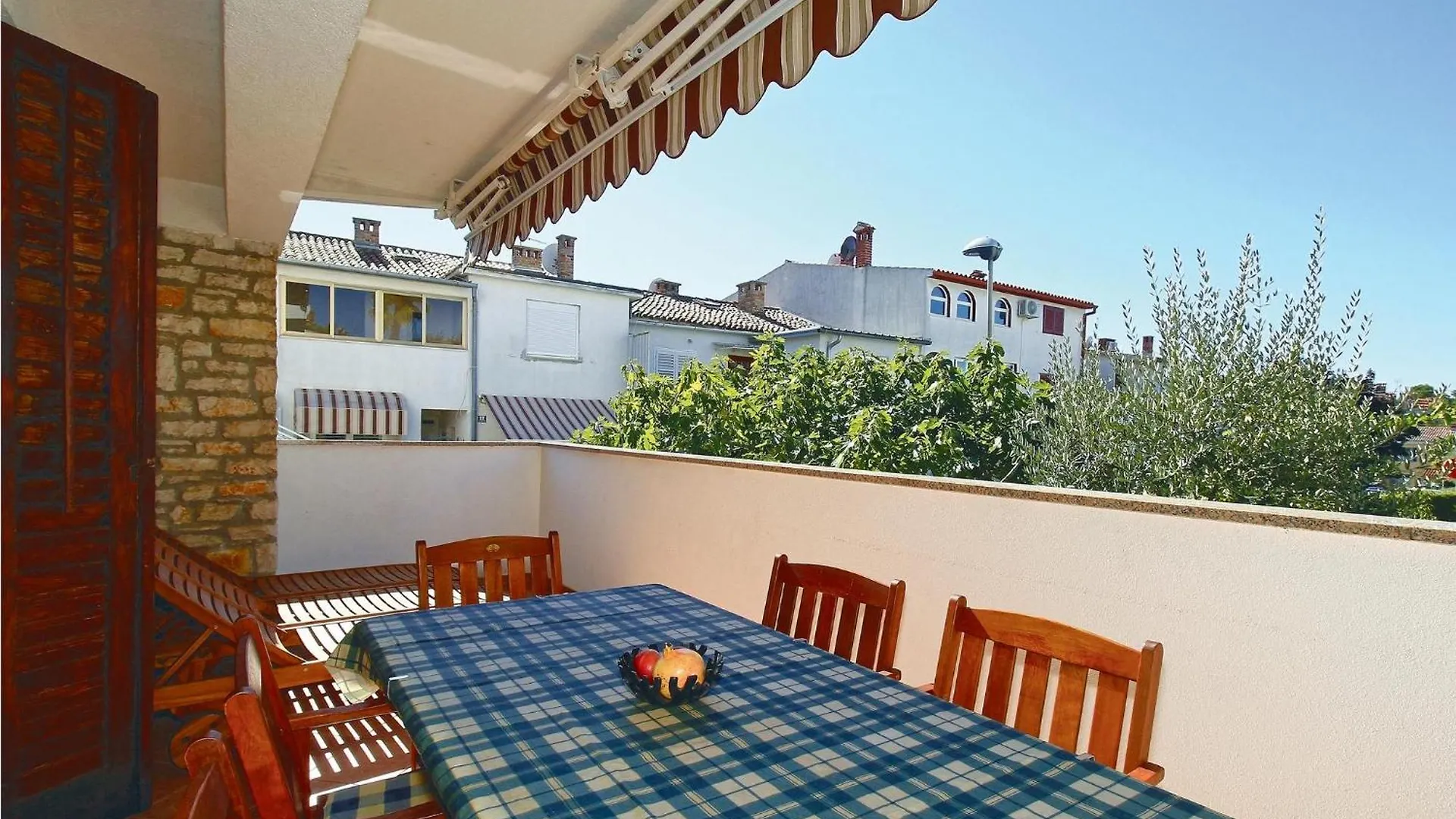 2 Bedroom Beautiful Apartment In Poreč