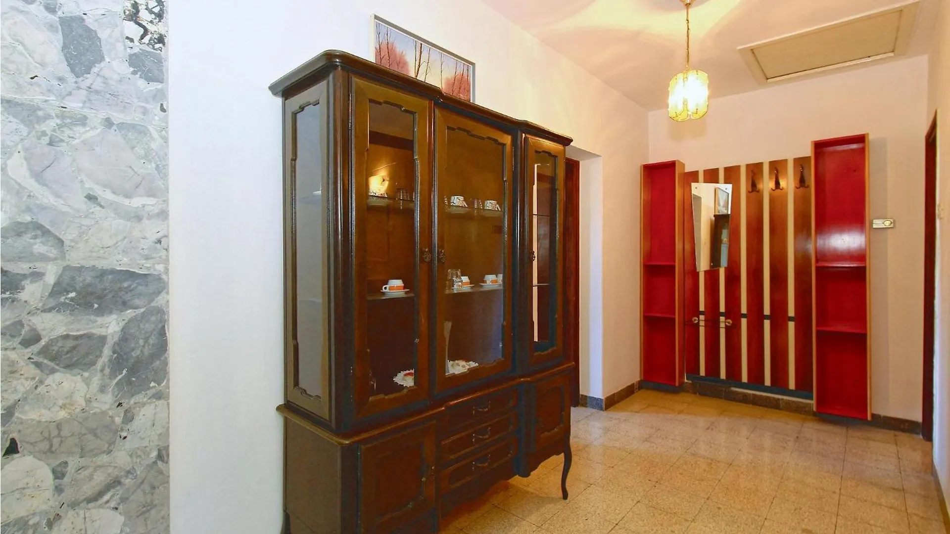 2 Bedroom Beautiful Apartment In Poreč